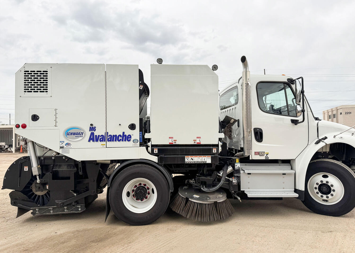 2025 Freightliner M2 Schwarze M6 Avalanche street sweeper for sale