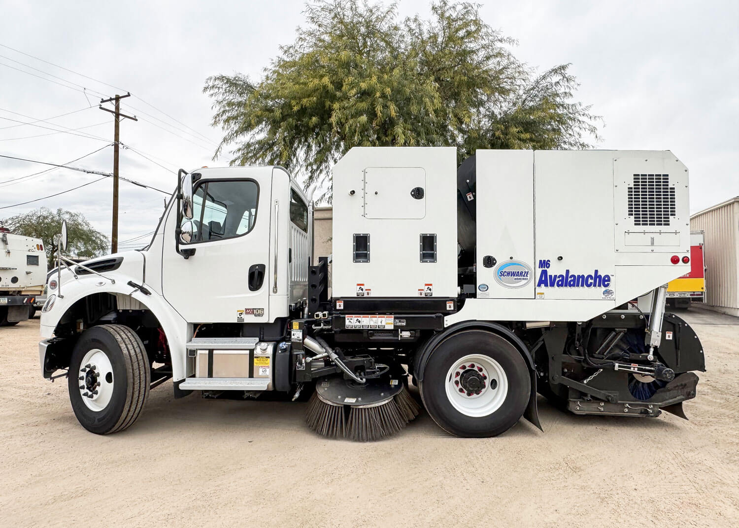 2025 Freightliner M2 Schwarze M6 Avalanche street sweeper for sale