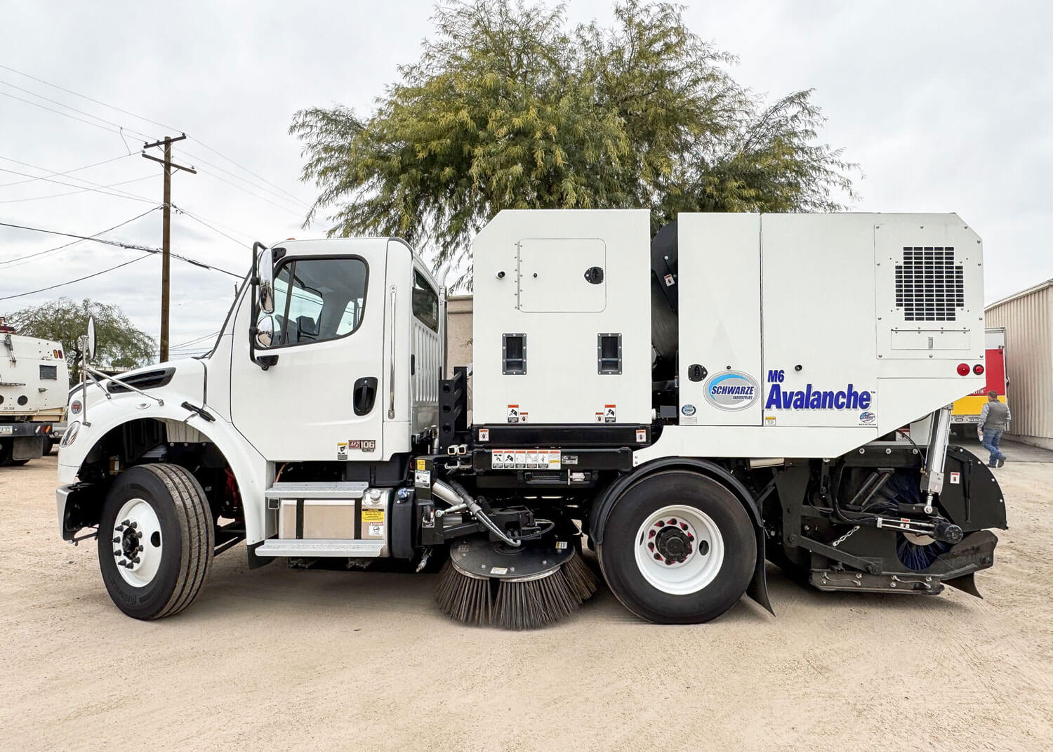 2025 Freightliner M2 Schwarze M6 Avalanche street sweeper for sale